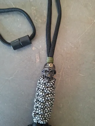 Lanyard Paracord Negro con Calavera