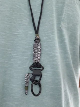 Lanyard Paracord Negro con Calavera