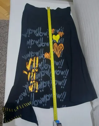 Falda Desigual Negra con Corazones