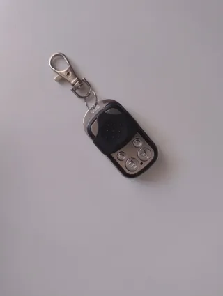 Telecomando con moschettone