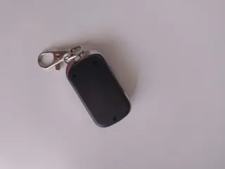 Telecomando con moschettone