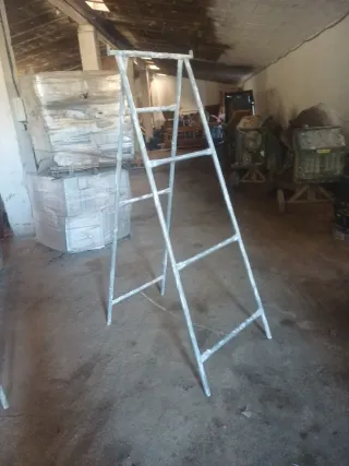 Andamio o poriquitas  o escalera  2m de alto