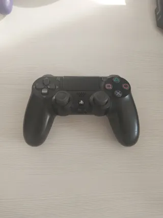 PS4 Pro 1TB + 2 mandos + NBA2K25