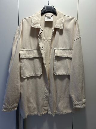 Chaqueta vaquera Pull&Bear beige