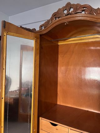 Armario antiguo de madera