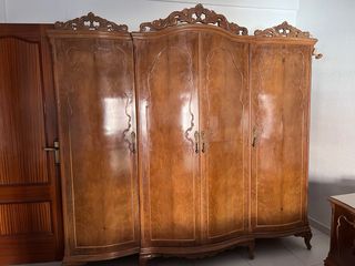 Armario antiguo de madera