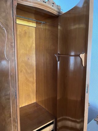 Armario antiguo de madera