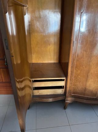 Armario antiguo de madera