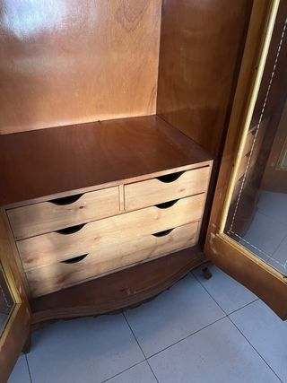 Armario antiguo de madera