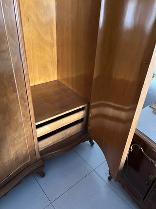 Armario antiguo de madera