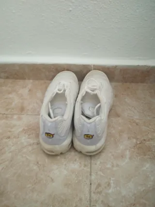 Nike Air Max Plus de color blanco