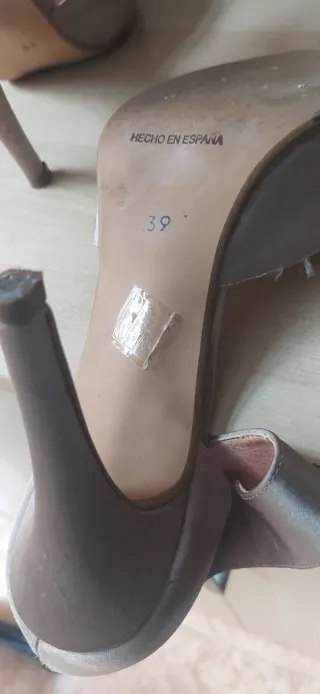 Zapatos de tacón beige y rosa