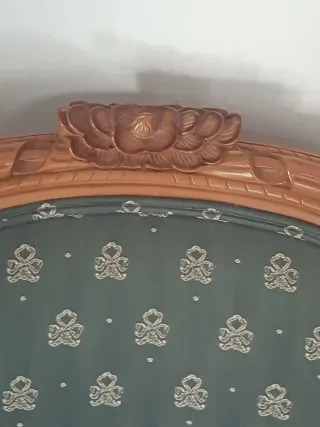 2 Butacas madera tallada con motivos vegetales