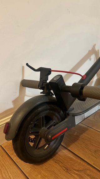 Patinete eléctrico negro