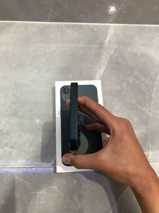 iPhone 13 Negro 84% Batería Caja