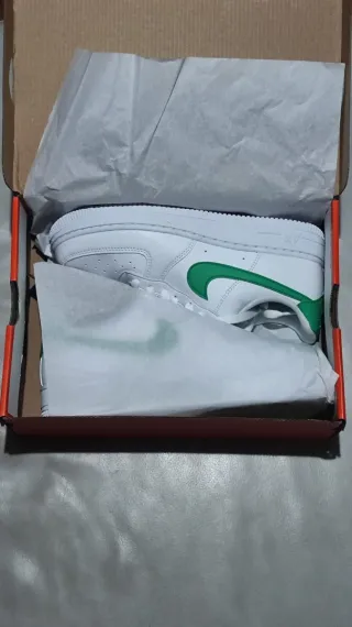 Nike Air Force 1 Verde y Blanco