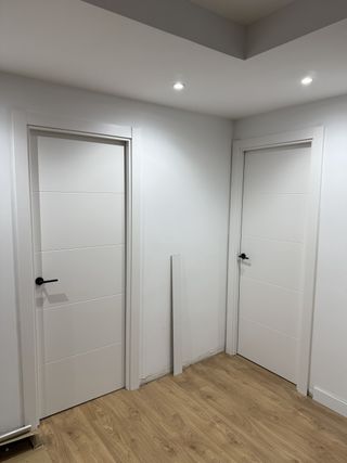 Instalación de tarimas y puertas