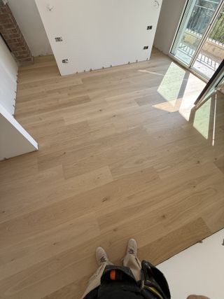 Instalación de tarimas y puertas