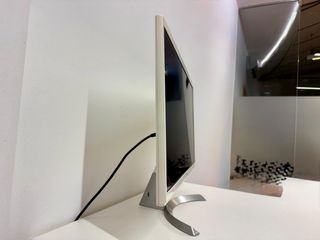 Pantalla LG 27 Plata y Blanca