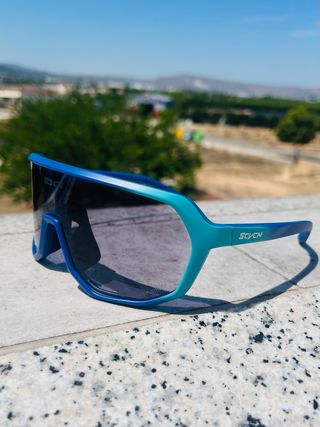 Gafas de sol fotocromáticas nuevas