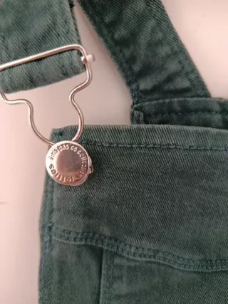 Mono verde oscuro niña