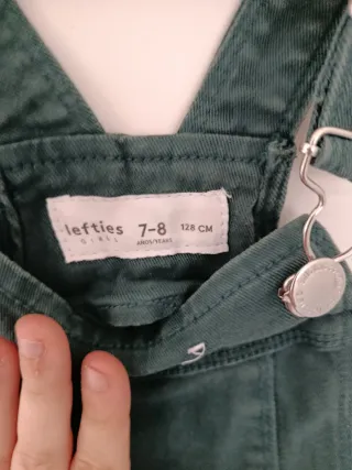 Mono verde oscuro niña