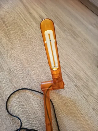 Lámpara flexo naranja