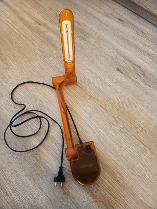 Lámpara flexo naranja