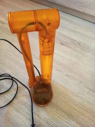 Lámpara flexo naranja