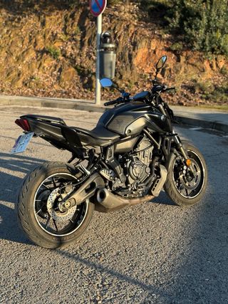 YAMAHA MT-07 2021 – 17.000 KM – IMPECABLE – A2