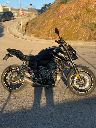 YAMAHA MT-07 2021 – 17.000 KM – IMPECABLE – A2