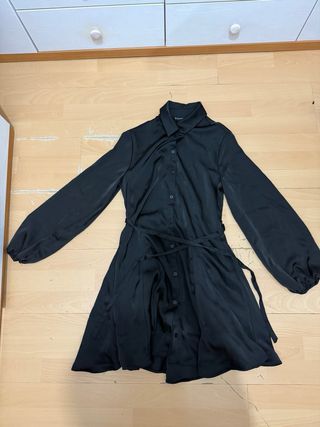 Vestido negro Stradivarius