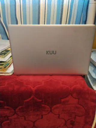 Portátil KUU Plata y Negro