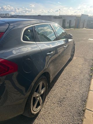Volvo V40 2014