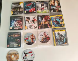 Consola PS3 Super Slim + 3 mandos + 14 juegos.
