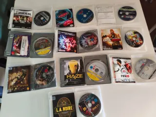 Consola PS3 Super Slim + 3 mandos + 14 juegos.