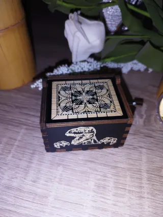 Cajita Música Jurassic Park+moneda(NUEVO)