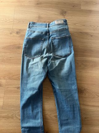 Pantalón vaquero mujer T.36 desgastado
