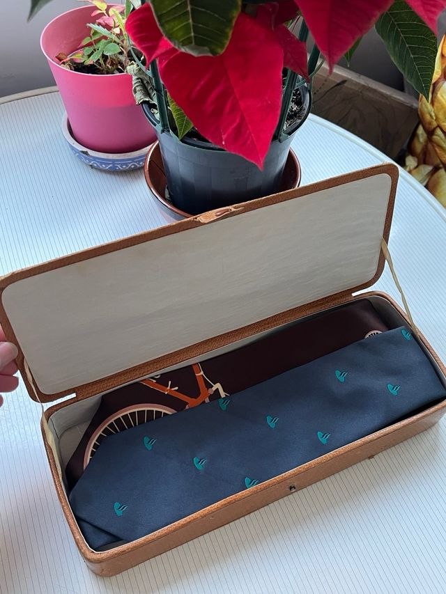 Antigua caja Corbatas piel y madera