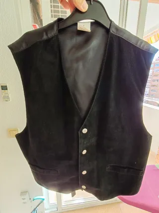 Chaleco de cuero negro