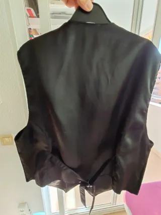 Chaleco de cuero negro