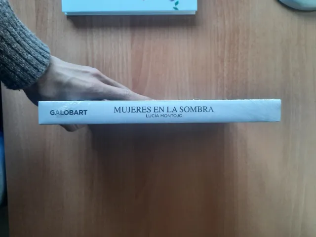 Mujeres En La Sombra