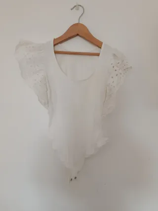 Body con volantes y shorts vaqueros