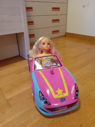 Nancy Patinadora con Coche Rosa