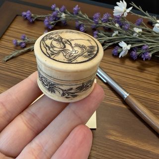 Antica scatolina in osso inciso orientale 1800