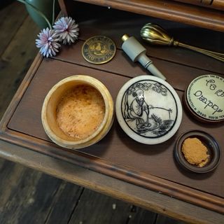 Antica scatolina in osso inciso orientale 1800