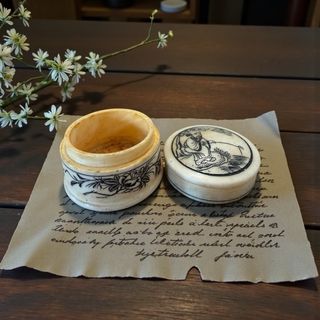 Antica scatolina in osso inciso orientale 1800