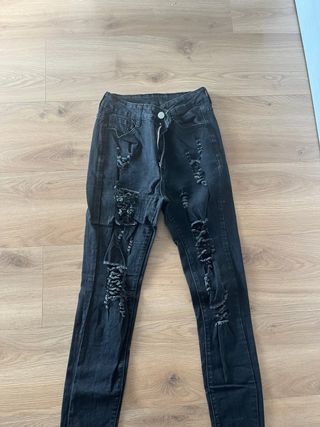 Pantalón vaquero negro roto Talla 34/XS