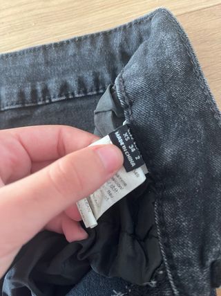 Pantalón vaquero negro roto Talla 34/XS