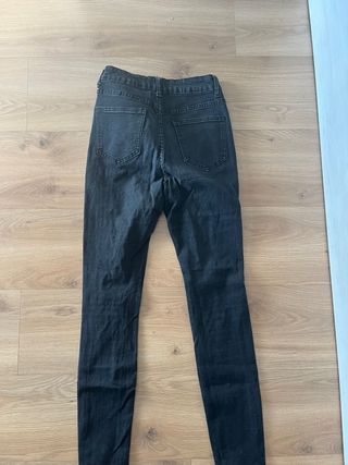 Pantalón vaquero negro roto Talla 34/XS
